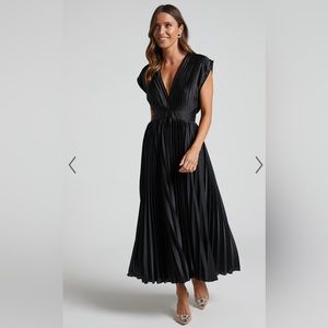 SHOWPO DELLA MIDI DRESS - PLUNGE NECK SHORT SLEEVE PLEATED DRESS